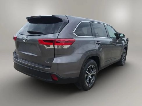 Used 2019 Toyota Highlander LE AWD/4WD image 7