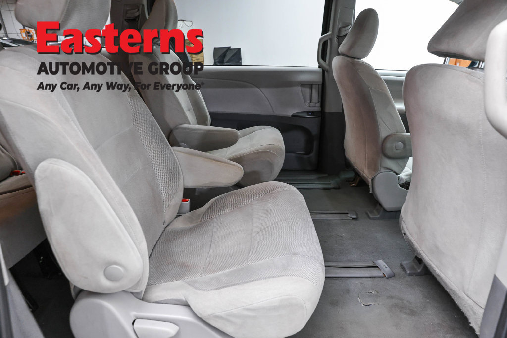 Used 2020 Toyota Sienna L FWD image 22