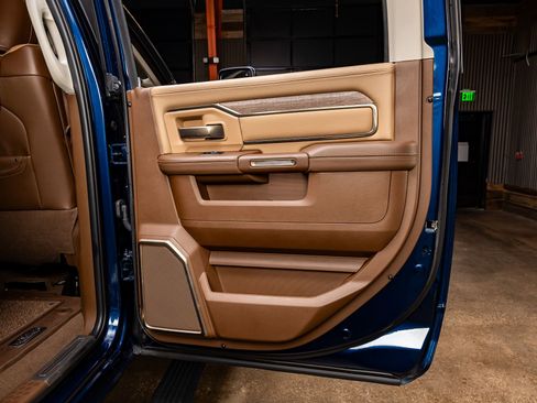 Used 2024 RAM 3500 Limited w/ Towing Technology Group image 39