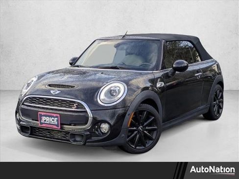 Used 2018 MINI Cooper S image 1