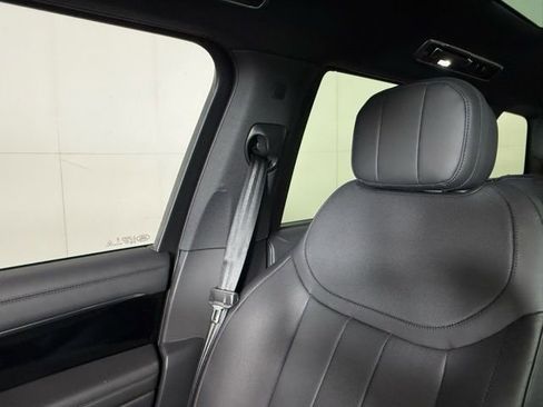 New 2025 Land Rover Range Rover Long Wheelbase SE image 18