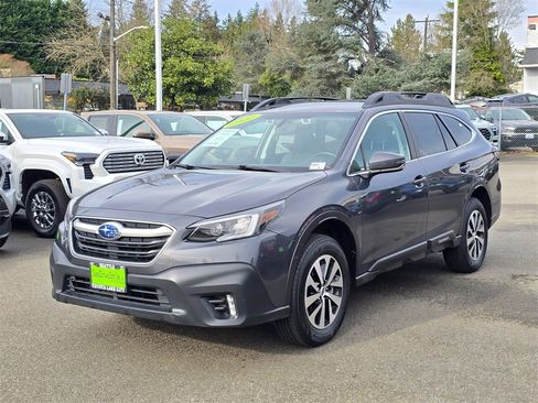 Used 2022 Subaru Outback Premium image 3