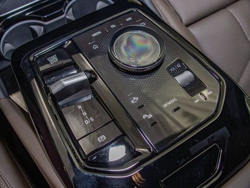 New 2026 BMW 550e xDrive w/ Premium Package image 19