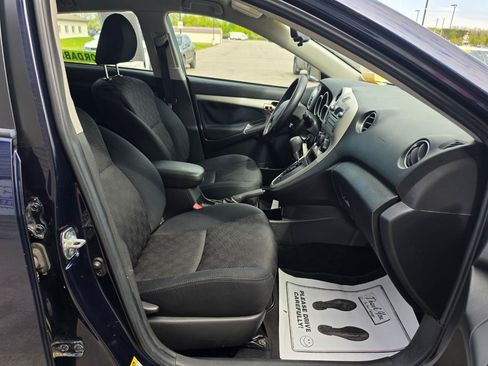 Used 2009 Pontiac Vibe w/ Preferred Package FWD image 15