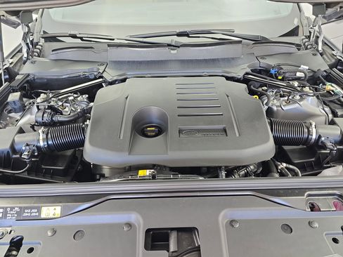 Used 2025 Land Rover Discovery Dynamic SE image 30