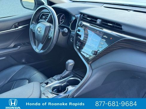 Used 2019 Toyota Camry XLE image 10