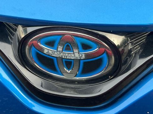 Used 2019 Toyota Camry XLE w/ Sunroof Package image 13