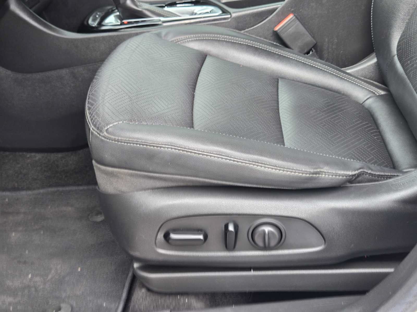 Certified 2022 Buick Encore GX Essence w/ Experience Buick Package FWD image 22