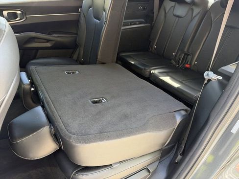 Used 2024 Kia Sorento S image 33