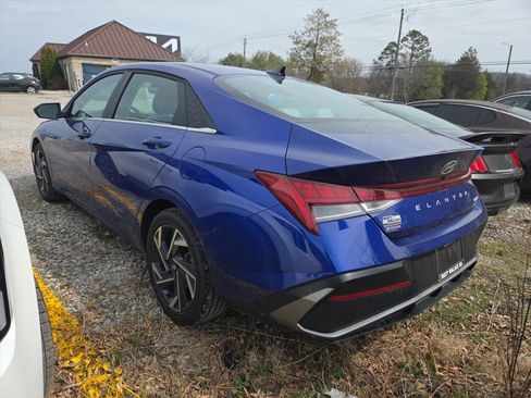 Used 2025 Hyundai Elantra Limited w/ Cargo Package image 6