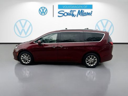 Used 2021 Chrysler Pacifica Touring-L w/ Premium & Safety Sphere Group FWD image 4