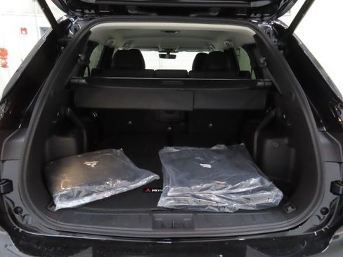 New 2025 Mitsubishi Outlander SE image 22