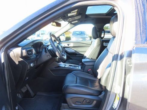 Used 2022 Ford Explorer ST w/ Equipment Group 401A image 13