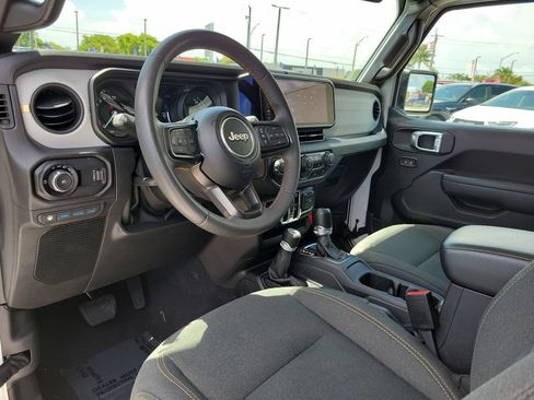 Used 2024 Jeep Wrangler Unlimited AWD/4WD image 10