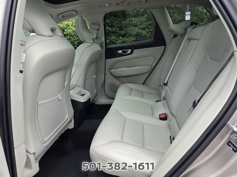 Used 2024 Volvo XC60 B5 Core AWD/4WD image 11