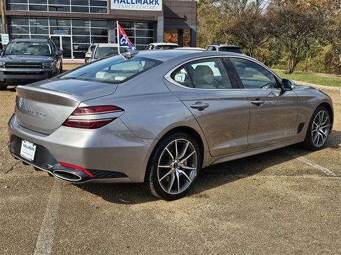 Used 2024 Genesis G70 2.5T image 4