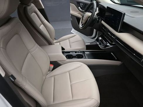 Used 2023 Lincoln Corsair AWD image 27