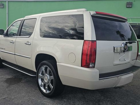 Used 2013 Cadillac Escalade ESV Luxury AWD/4WD image 3