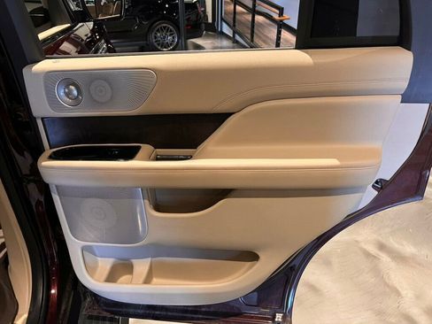 Used 2019 Lincoln Navigator Reserve AWD/4WD image 26