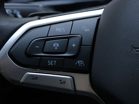 Used 2024 Volkswagen Atlas Peak Edition SE AWD/4WD image 31