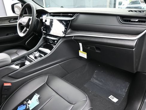 New 2026 Jeep Grand Cherokee Limited RWD image 39