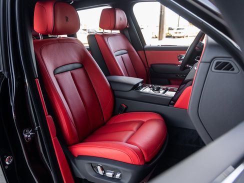 New 2026 Rolls-Royce Cullinan Black Badge image 58