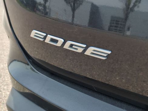 Used 2019 Ford Edge SEL w/ Equipment Group 201A AWD/4WD image 12