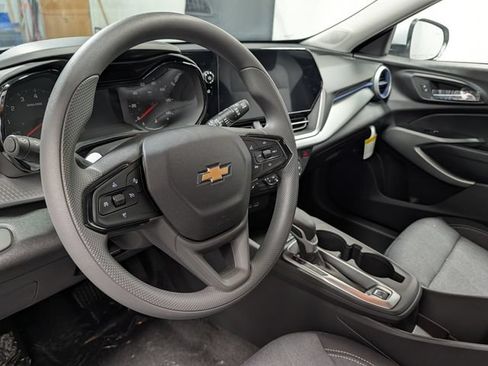 New 2026 Chevrolet Trax LS w/ LS Convenience Package FWD image 16