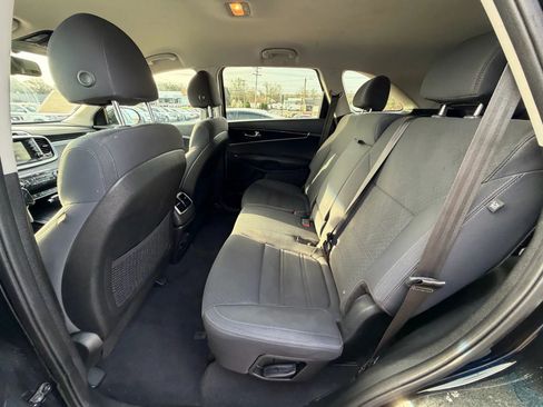 Used 2018 Kia Sorento FWD image 13