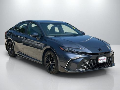 Used 2026 Toyota Camry SE w/ Convenience Package FWD image 3