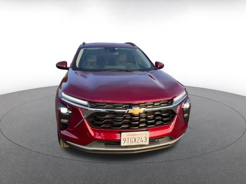 Used 2025 Chevrolet Trax LT w/ LT Convenience Package image 4