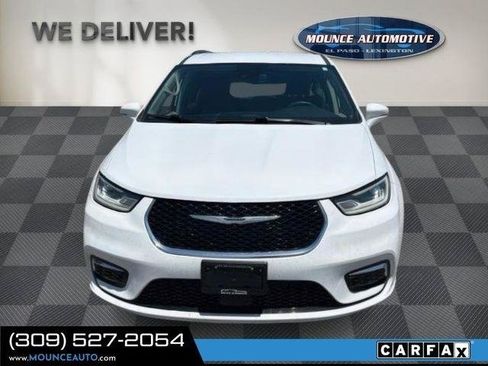 Used 2022 Chrysler Pacifica Touring-L FWD image 2