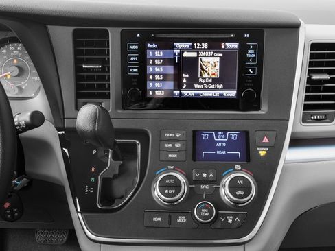 Used 2017 Toyota Sienna LE FWD image 10