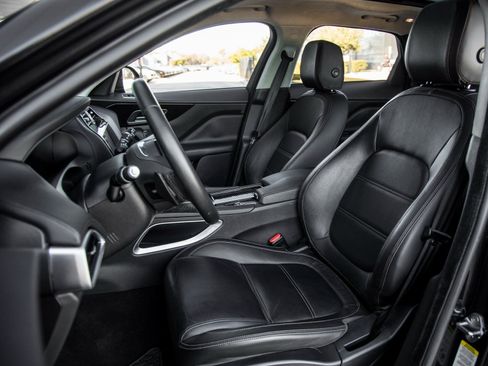 Used 2019 Jaguar F-PACE Prestige image 20