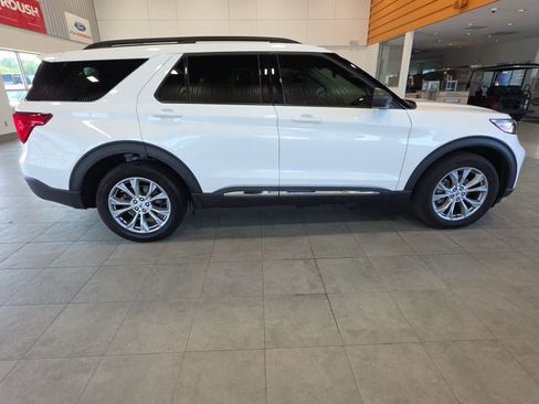 Used 2023 Ford Explorer XLT w/ Equipment Group 202A AWD/4WD image 6