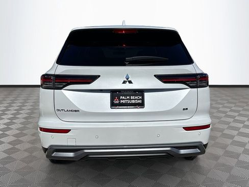 New 2026 Mitsubishi Outlander SE image 6