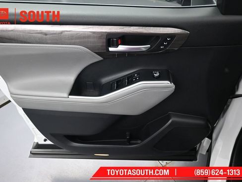 Used 2023 Toyota Highlander Limited w/ Protection Package #3 (TMS) AWD/4WD image 27