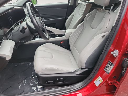 Used 2023 Hyundai Elantra Limited FWD image 9