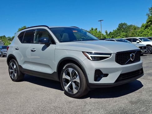 Certified 2026 Volvo XC40 B5 Plus AWD/4WD image 1