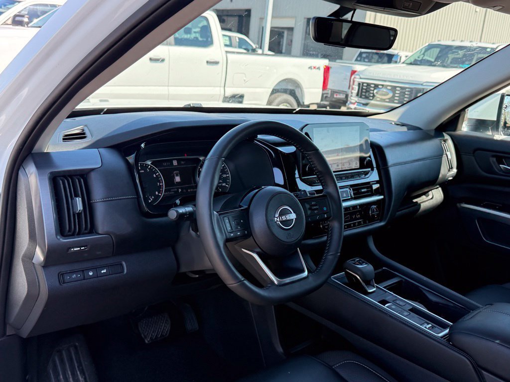 Used 2025 Nissan Pathfinder SL w/ Cargo Package FWD image 4