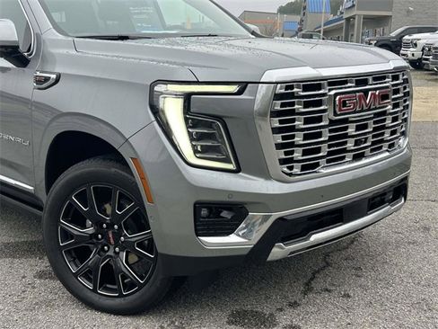 Used 2026 GMC Yukon XL Denali w/ Sun & Power Step Package image 9