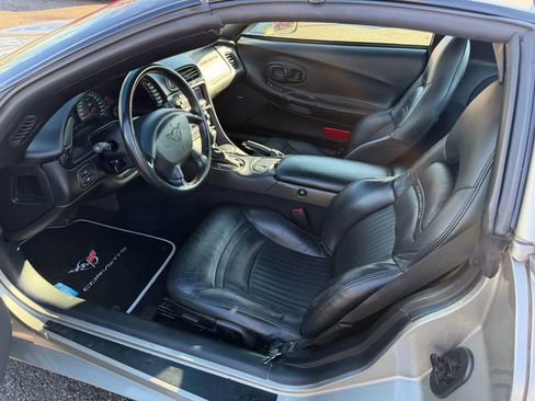 Used 2001 Chevrolet Corvette Coupe w/ Preferred Equipment Group1 image 15