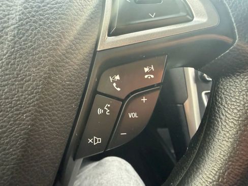 Used 2019 Ford Fusion SE image 16