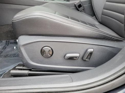 Used 2024 Volkswagen Jetta SE FWD image 10