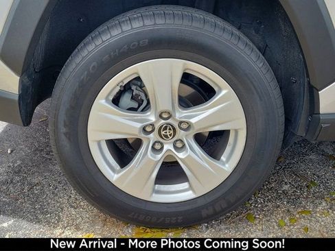 Used 2019 Toyota RAV4 XLE image 4