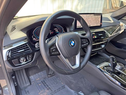 Used 2022 BMW 530e w/ Premium Package RWD image 14