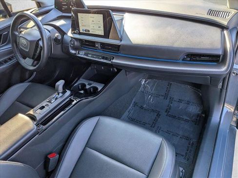 Used 2024 Toyota Prius XLE FWD image 21