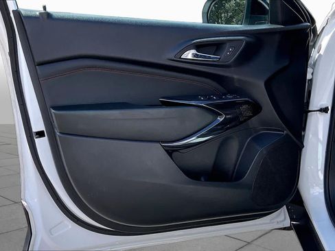 Used 2024 Chevrolet Trax RS w/ Sunroof Package FWD image 22