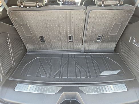 Used 2025 Chevrolet Tahoe Premier AWD/4WD image 14