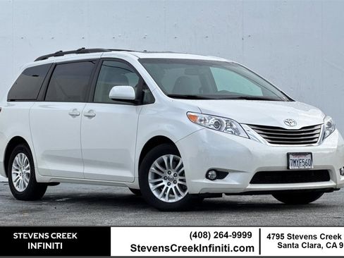 Used 2015 Toyota Sienna L image 1